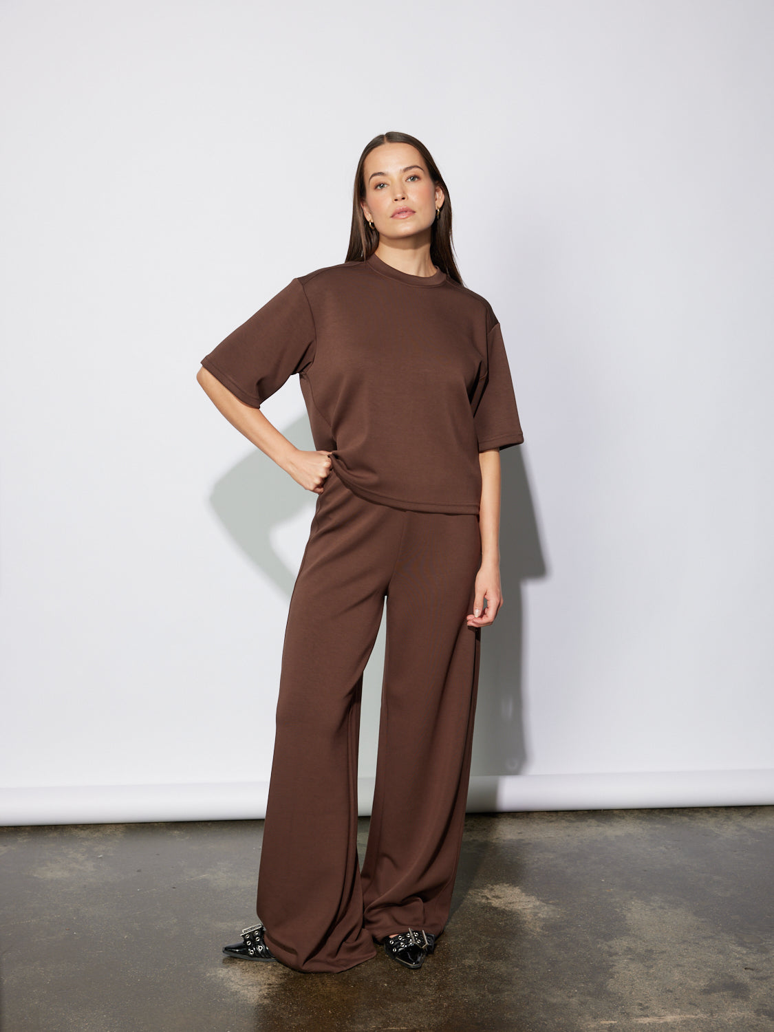 ALESSA RELAXED SOFT JERSEY TEE - Chocolate