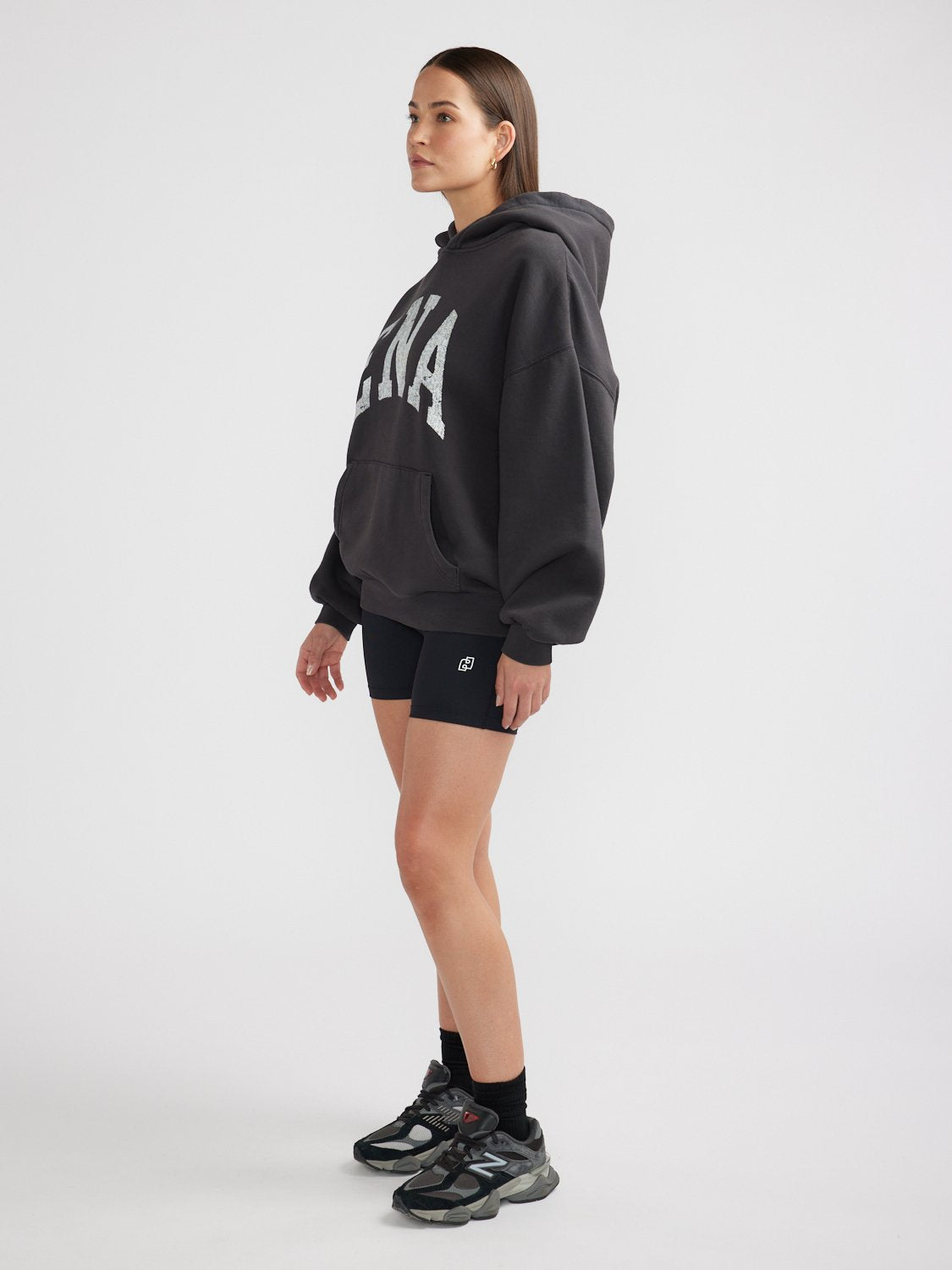 COLLEGIATE OVERSIZED HOODIE - Vintage Black