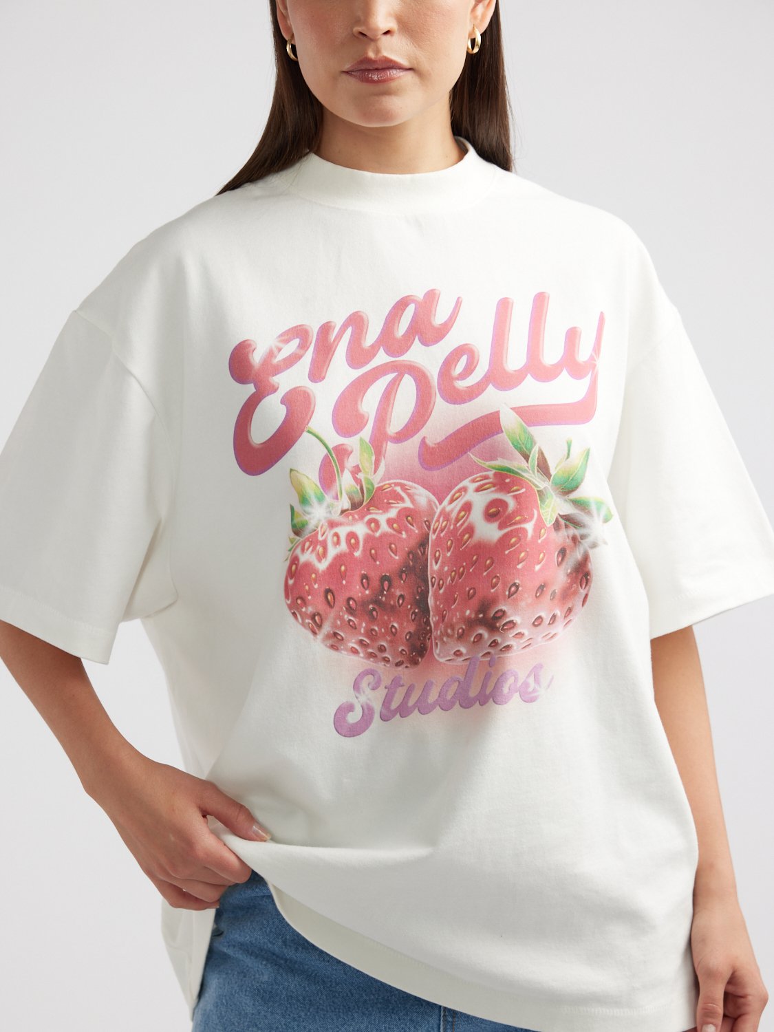 STRAWBERRY GLOW TEE - Vintage White