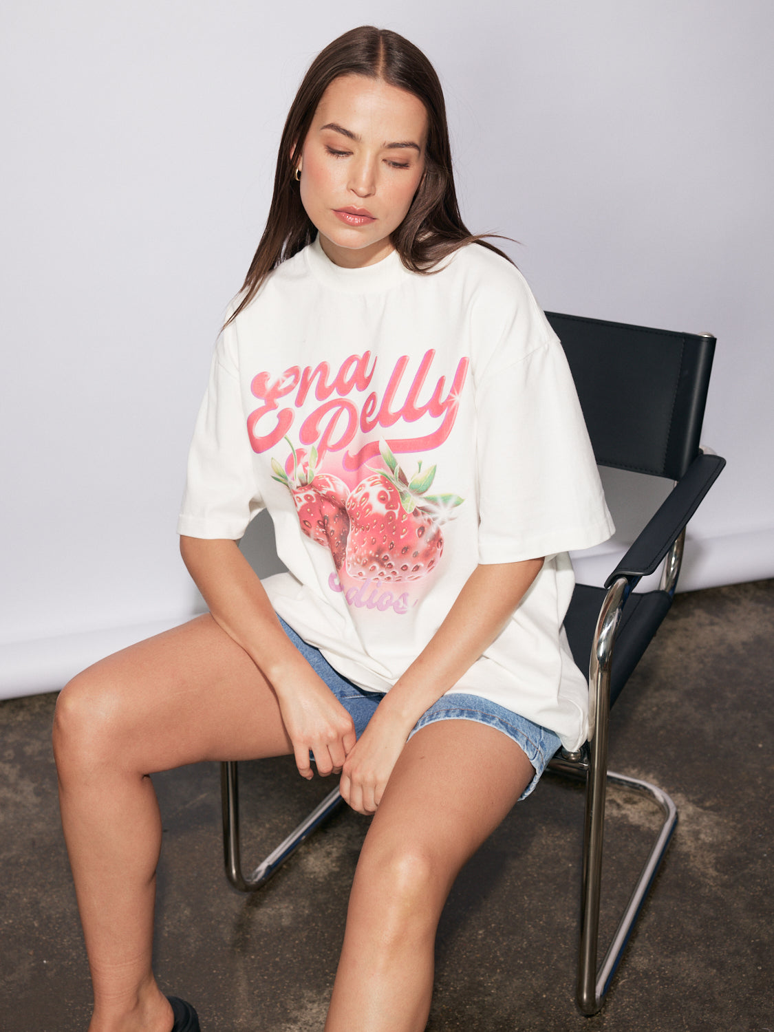 STRAWBERRY GLOW TEE - Vintage White