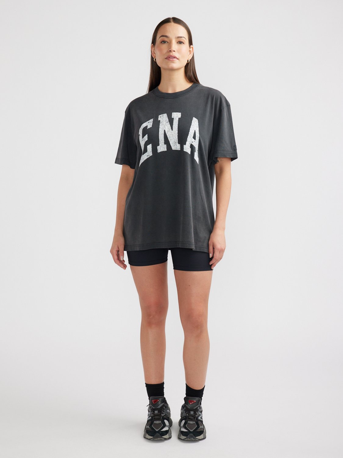 JESSIE OVERSIZED TEE COLLEGIATE - Vintage Black