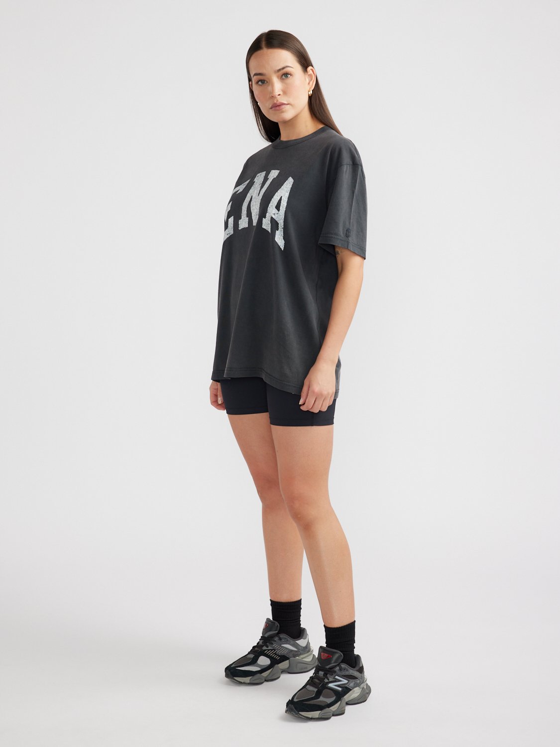 JESSIE OVERSIZED TEE COLLEGIATE - Vintage Black