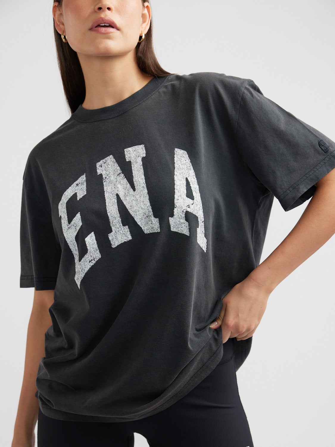 JESSIE OVERSIZED TEE COLLEGIATE - Vintage Black