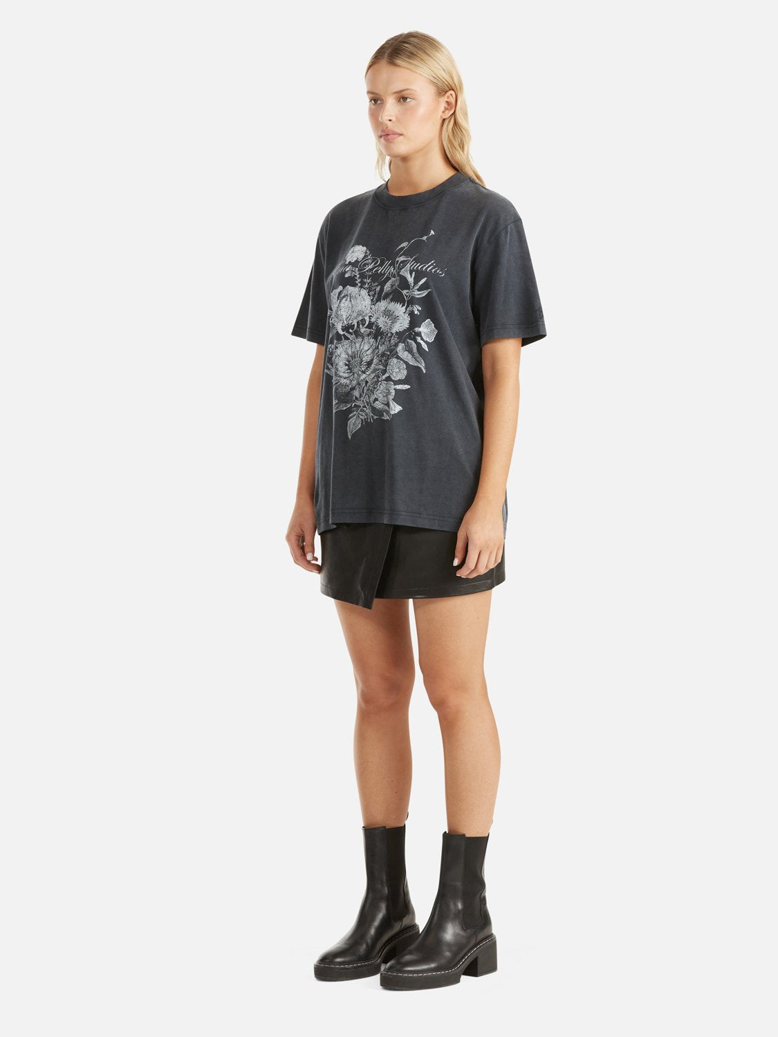 JESSIE OVERSIZED TEE WILDFLOWER - VINTAGE BLACK