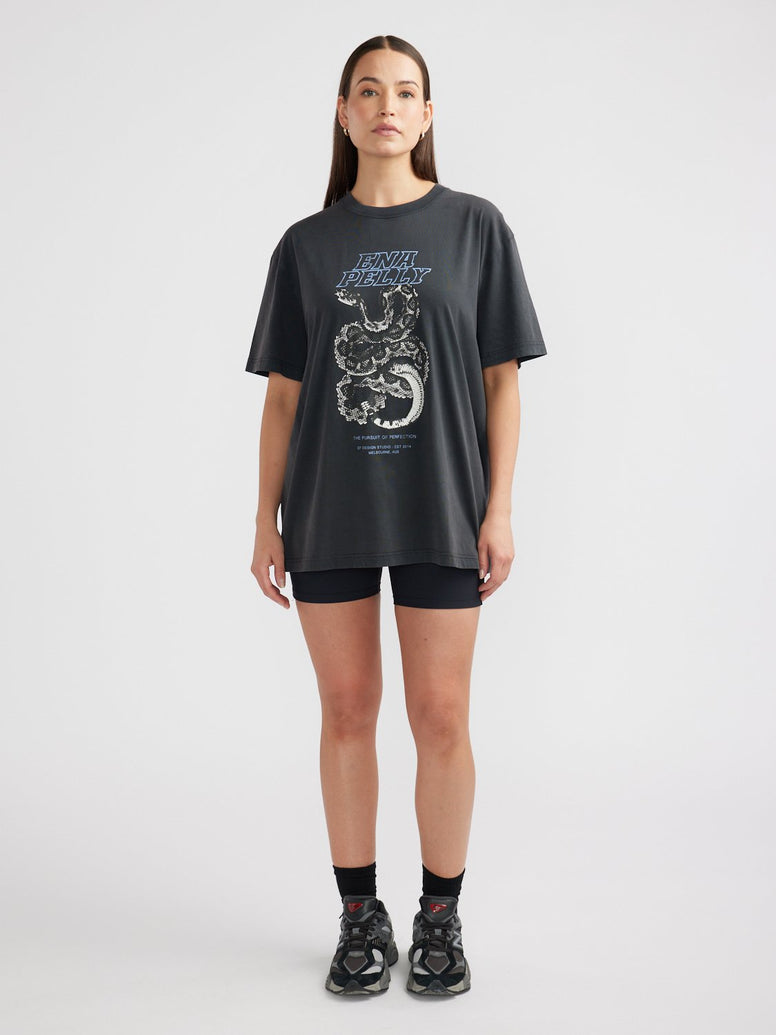 JESSIE OVERSIZED TEE PYTHON - Vintage Black