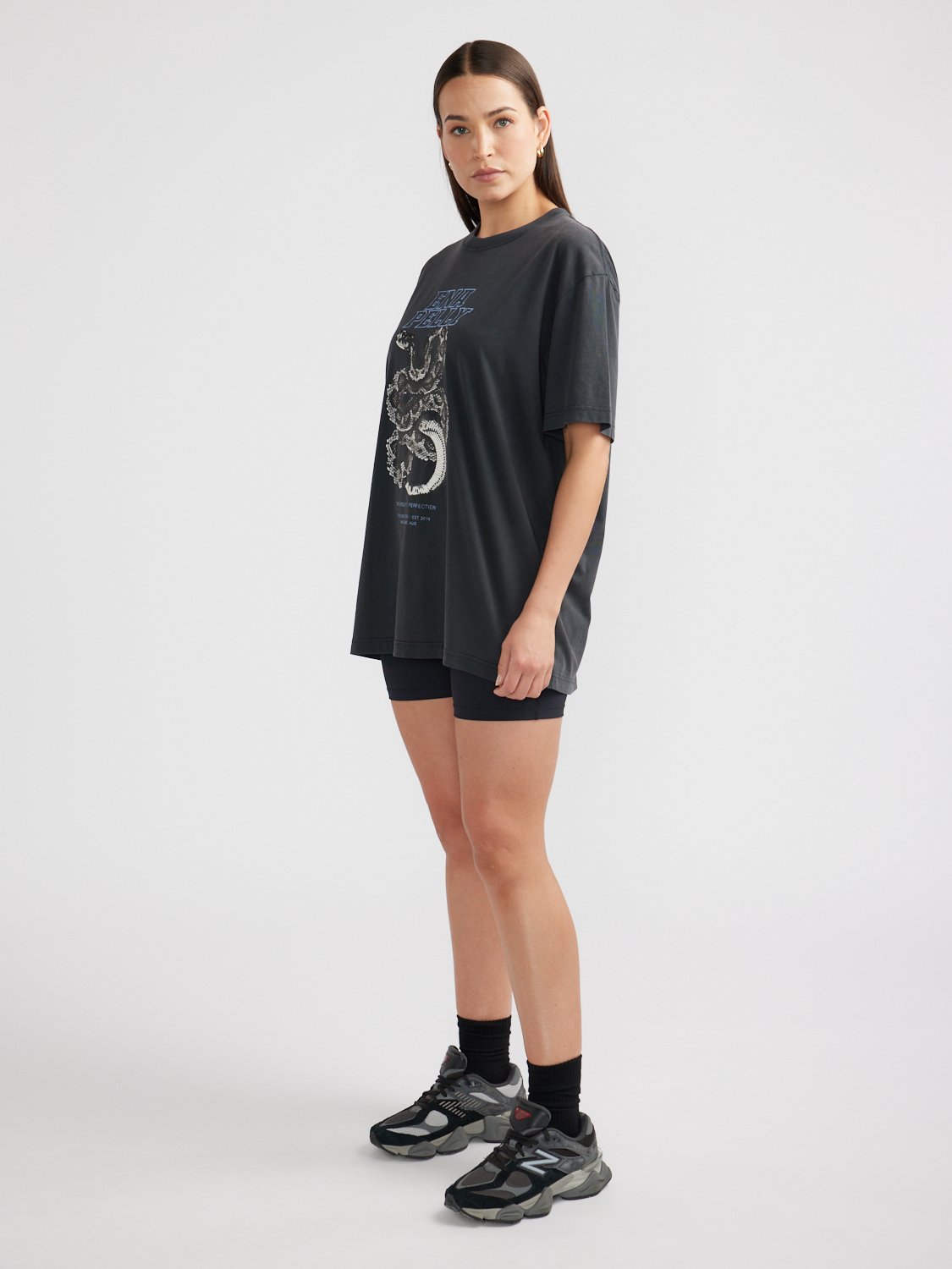 JESSIE OVERSIZED TEE PYTHON - Vintage Black