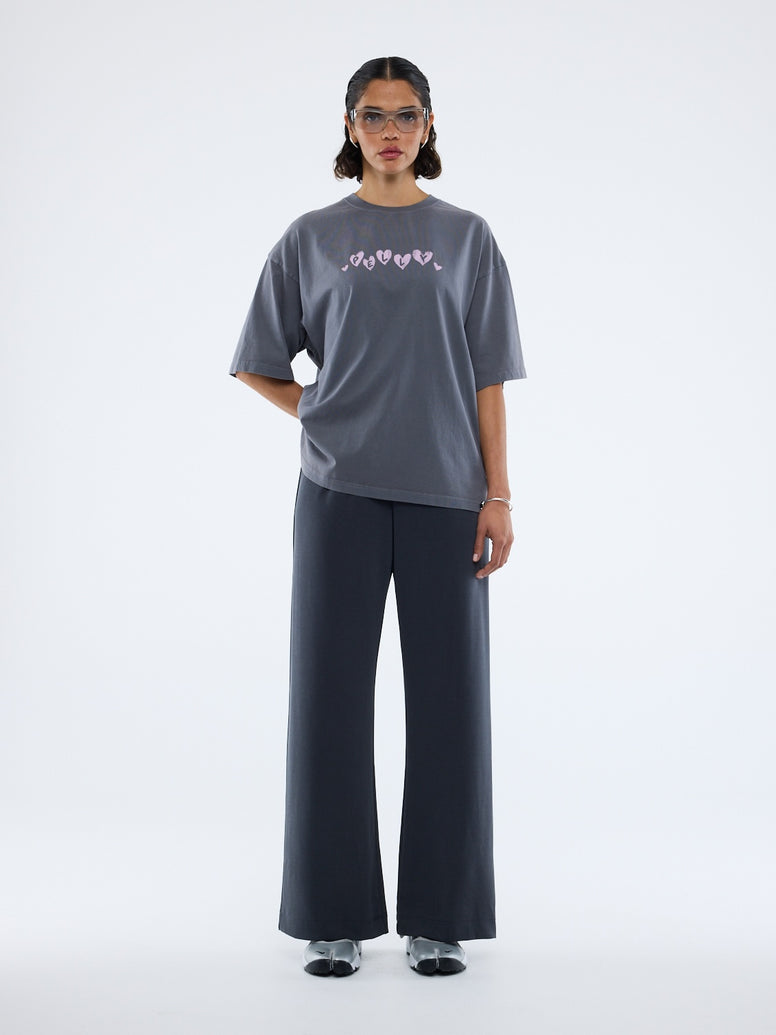 PELLY SPRAY HEART TEE - Washed Grey