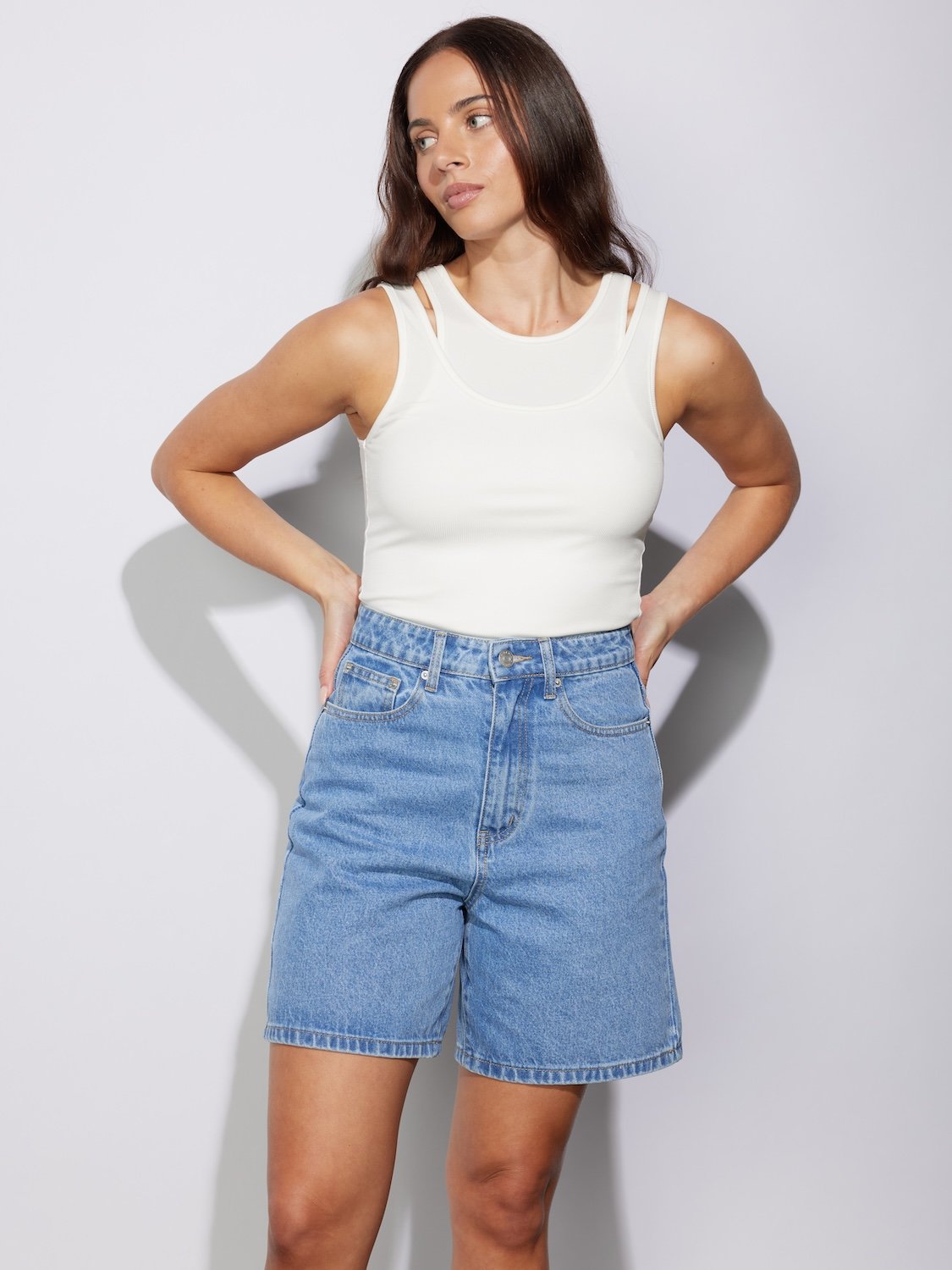 REESE DENIM SHORT -Mid Blue Wash