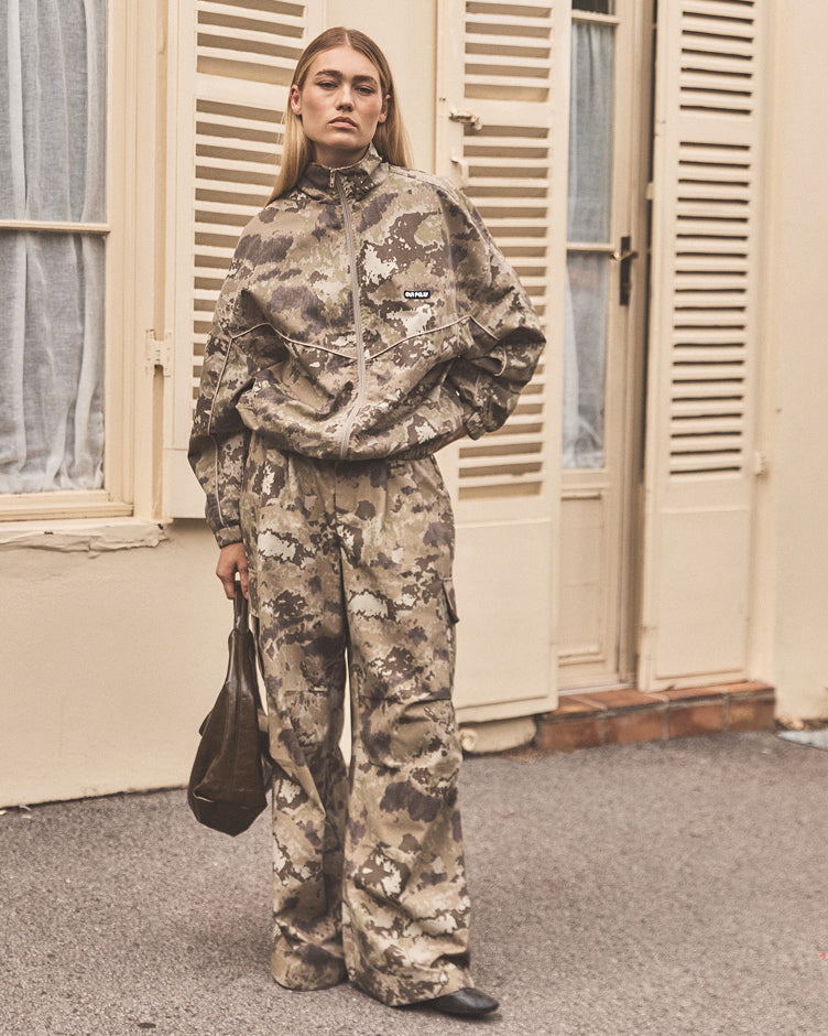 Defined by texture and clean lines. Grounded in modern silhouettes with an effortless sense of wear.